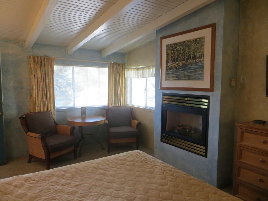 Cedar Inn&suites