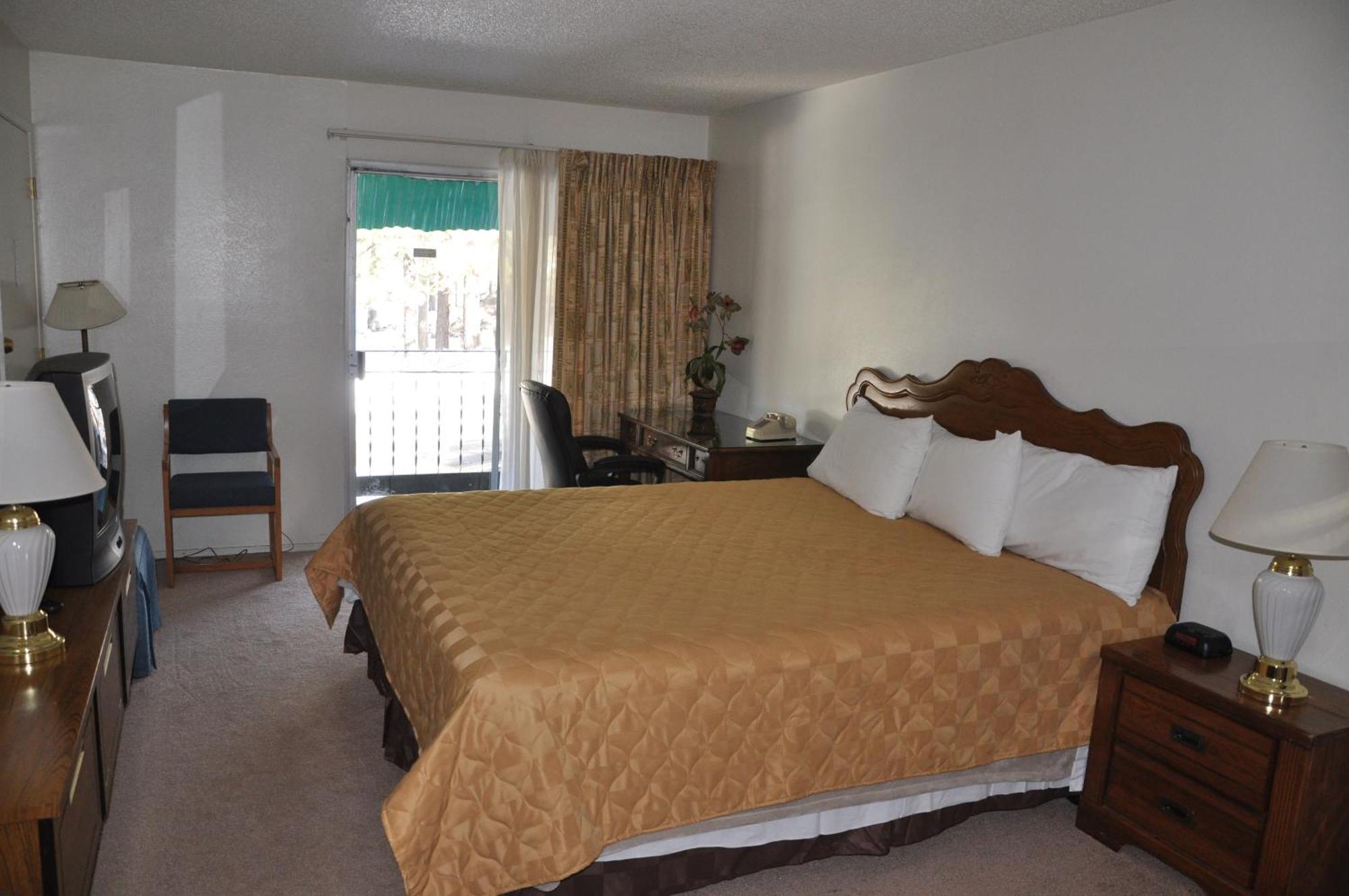 Hotel Cedar Inn&suites