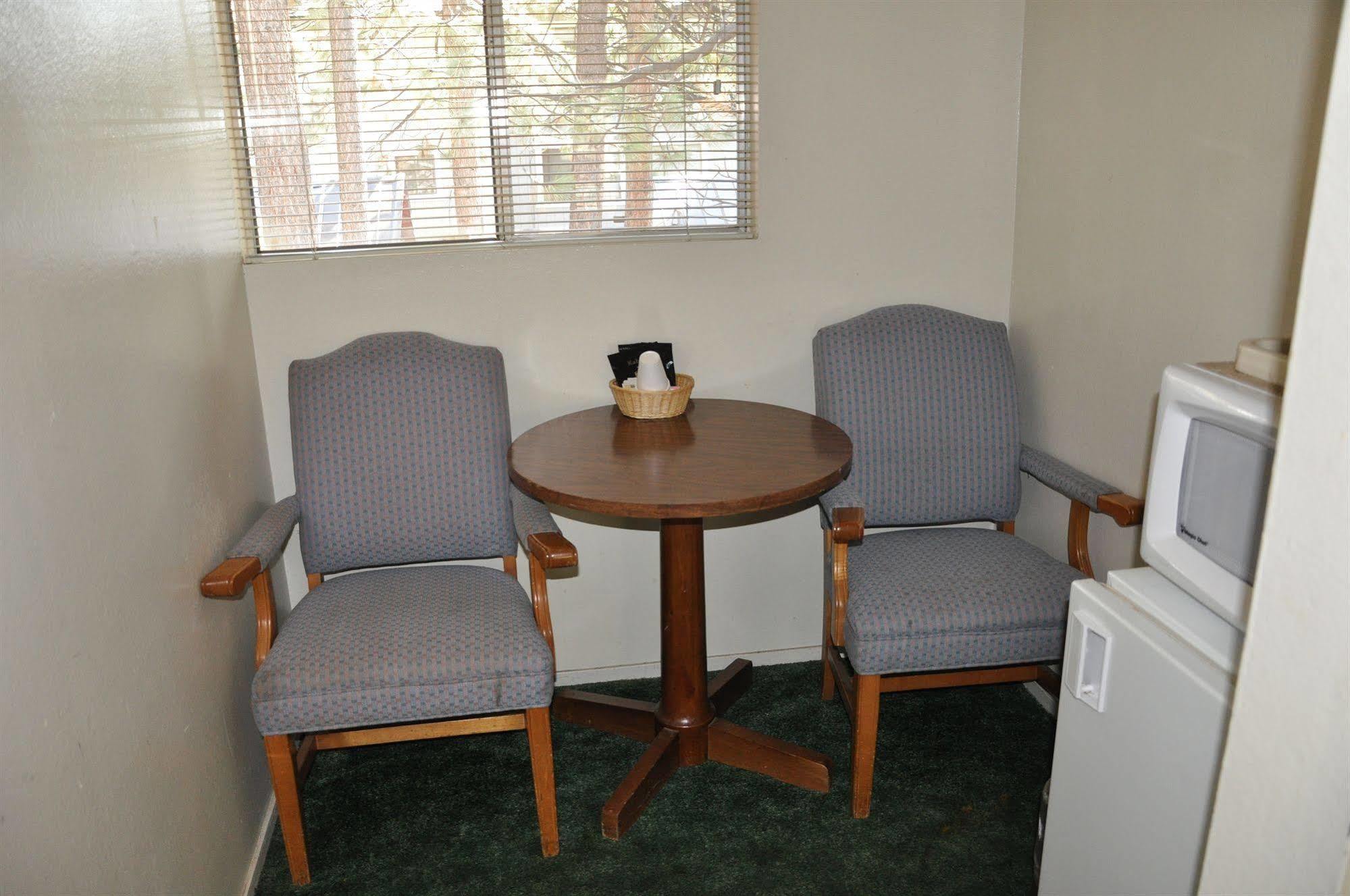 Cedar Inn&suites Hotel 3*