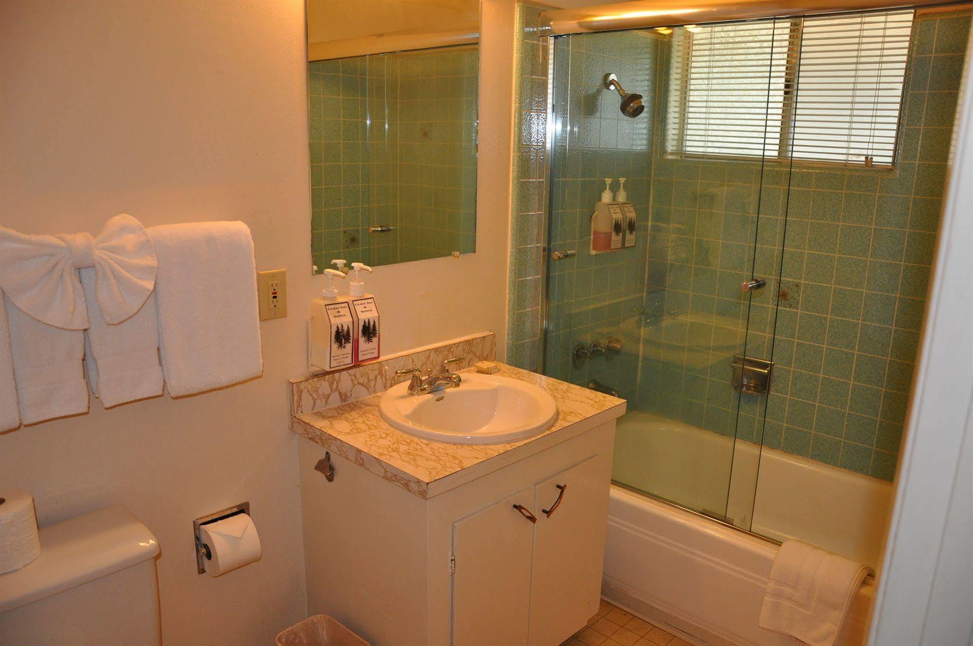 Cedar Inn&suites Hotel 3*