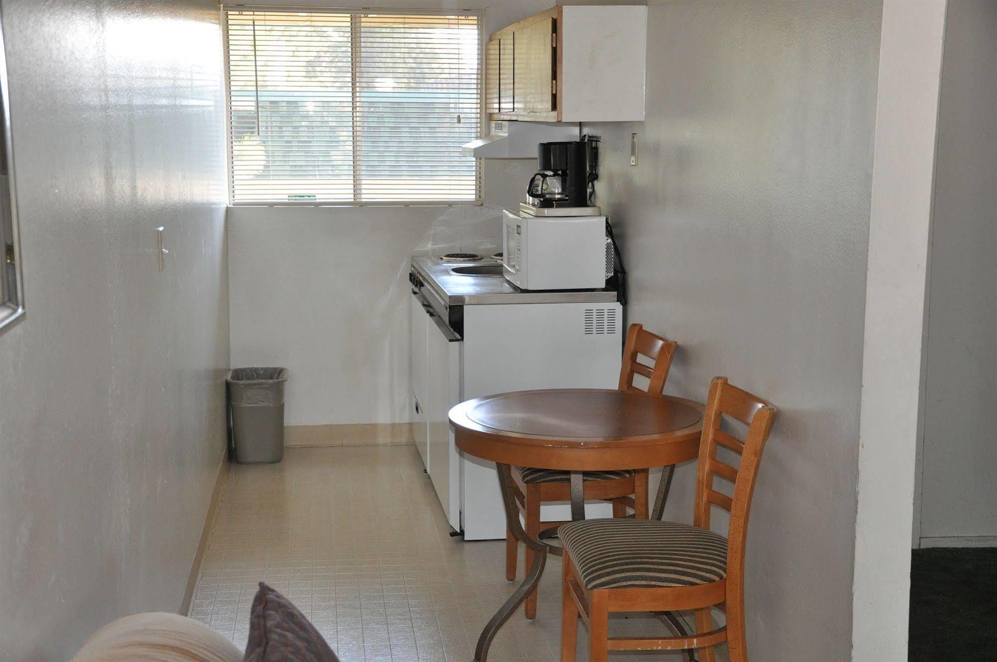 Hotel Cedar Inn&suites 3*