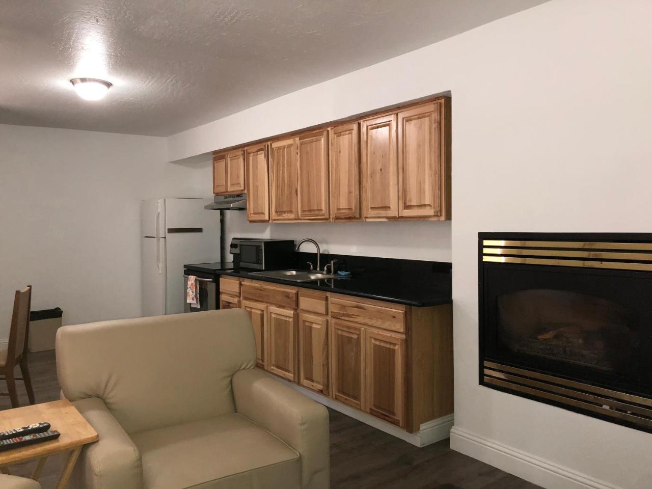 Cedar Inn&suites